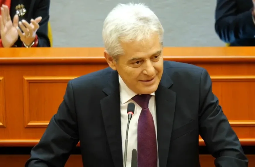 Ali Ahmeti nderohet me titullin “Qytetar Nderi”, Rama:&hellip;