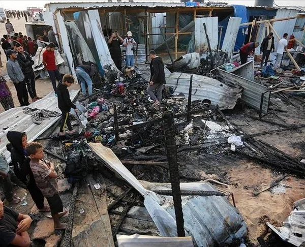 Izraeli bombardon kampin e palestinezëve të zhvendosur në Rafah, rritet&hellip;
