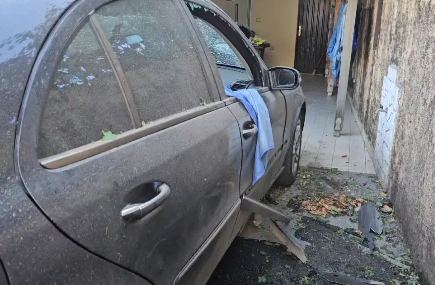 Momenti kur 2 persona të maskuar i vënë&hellip;