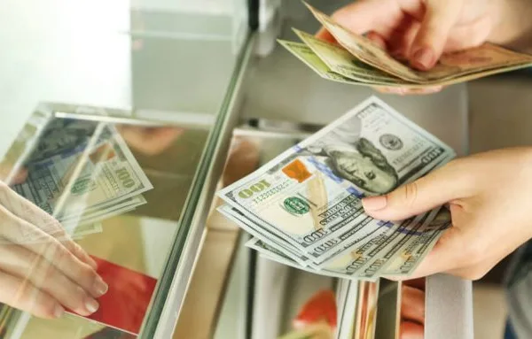 Dobësohen Dollari amerikan dhe monedha europiane