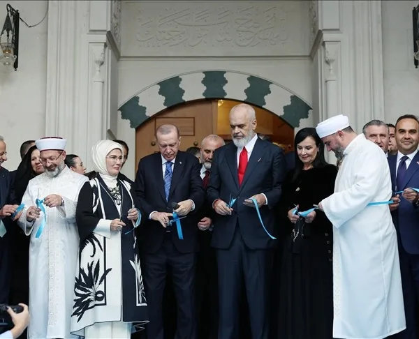 Inaugurohet Xhamia e Namazgjasë në Tiranë, Rama falënderon presidentin Erdoğan