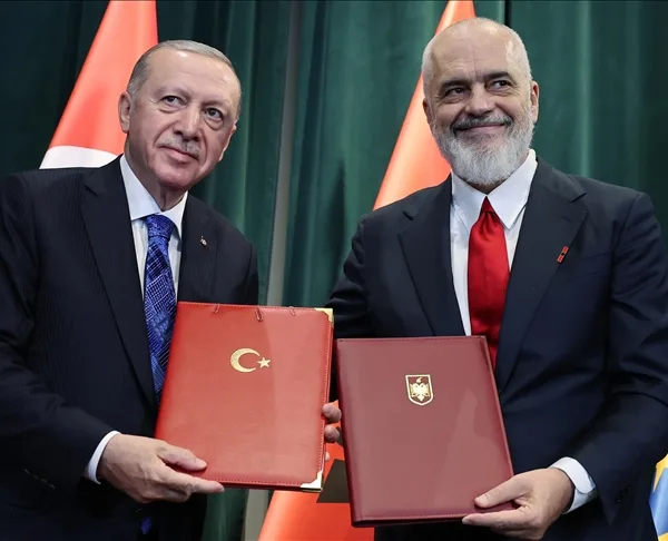 Nënshkruhen 4 marrëveshje bashkëpunimi midis Türkiyes dhe Shqipërisë