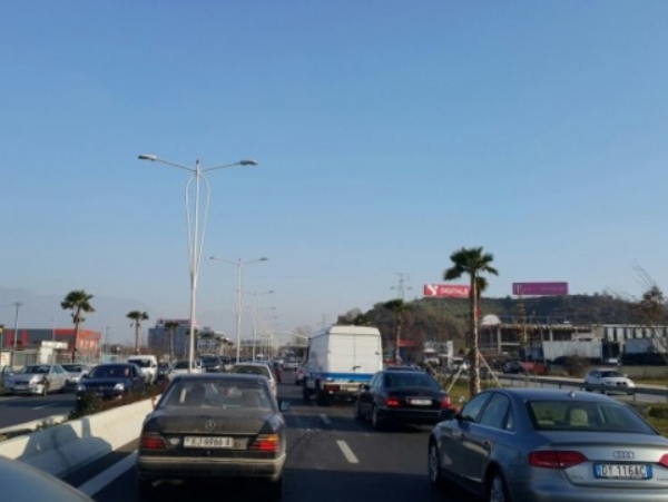 U përplasën sa bënë aksident, viktima e 3 të plagosurit&hellip;