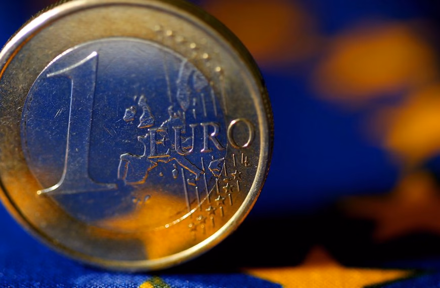 Nuk ndalet rënia e euros, zbret në 96.78&hellip;