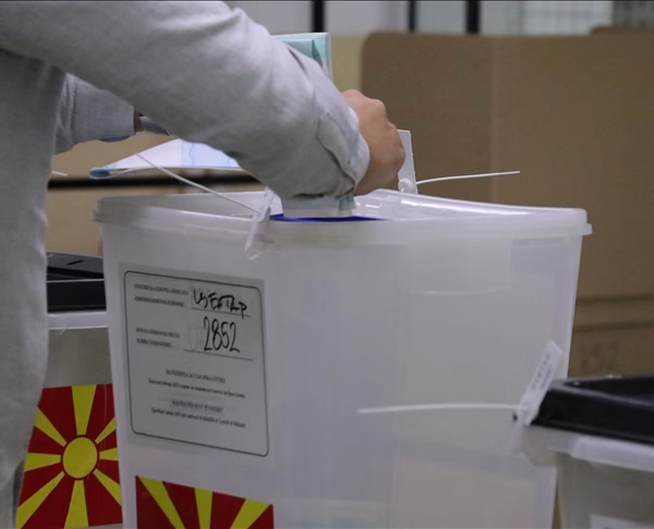 Zgjedhjet në Maqedoninë e Veriut, partitë në pushtet kryesojnë në&hellip;
