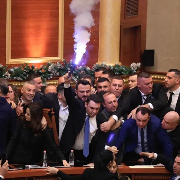 Përplasjet në Kuvend, PS kërkon përjashtimin nga seancat për 29&hellip;