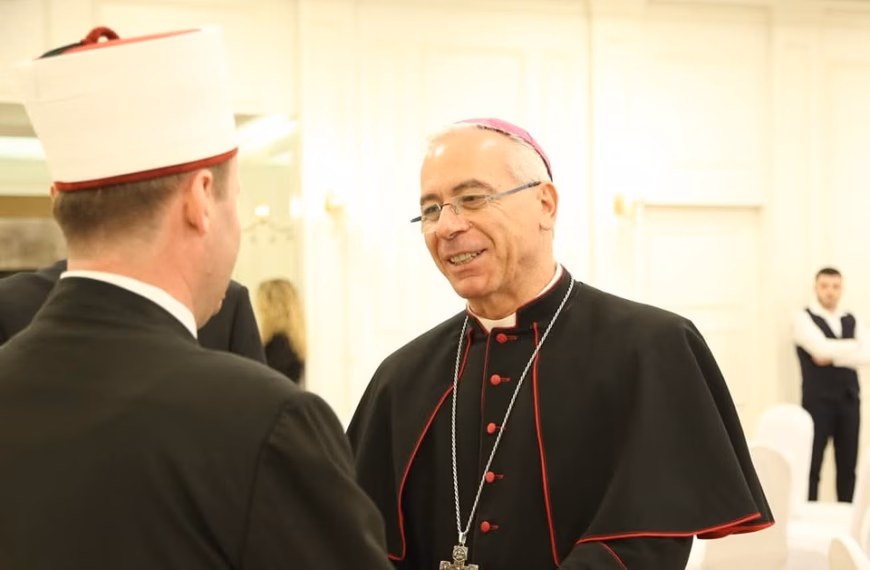 Muaji i Ramazanit, Imzot Peragine uron besimtarët myslimanë:&hellip;