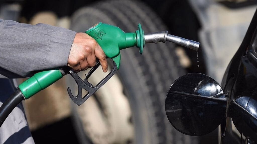 Nafta zbret poshtë 200 lekë për litër