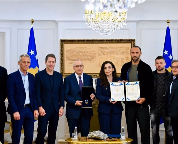 Presidentja Osmani dekoron Kombëtaren e Kosovës me Medaljen Presidenciale