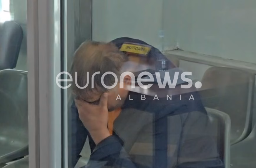 Me kokën ulur para gjykatës, dalin pamjet e&hellip;