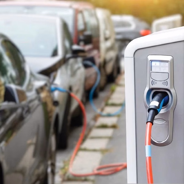 Makinat elektrike, draftligji hap tregun e pikave të karikimit